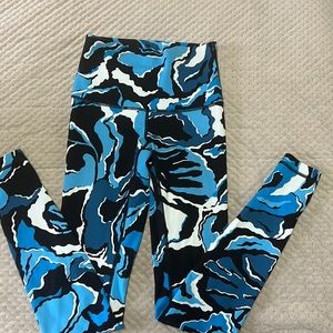 Lululemon high waisted pants…worn a couple times. Like new